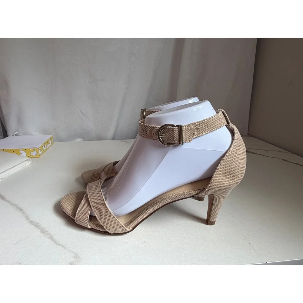Kelly & Katie Beige Snakeskin Embossed‎ Kitten Heel Sandals Womens 7.5 Strappy